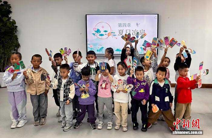 Photo de la bibliothèque de Lhassa organisant une « nuit à la bibliothèque ». (Photo d'archive fournie par la bibliothèque de Lhassa)